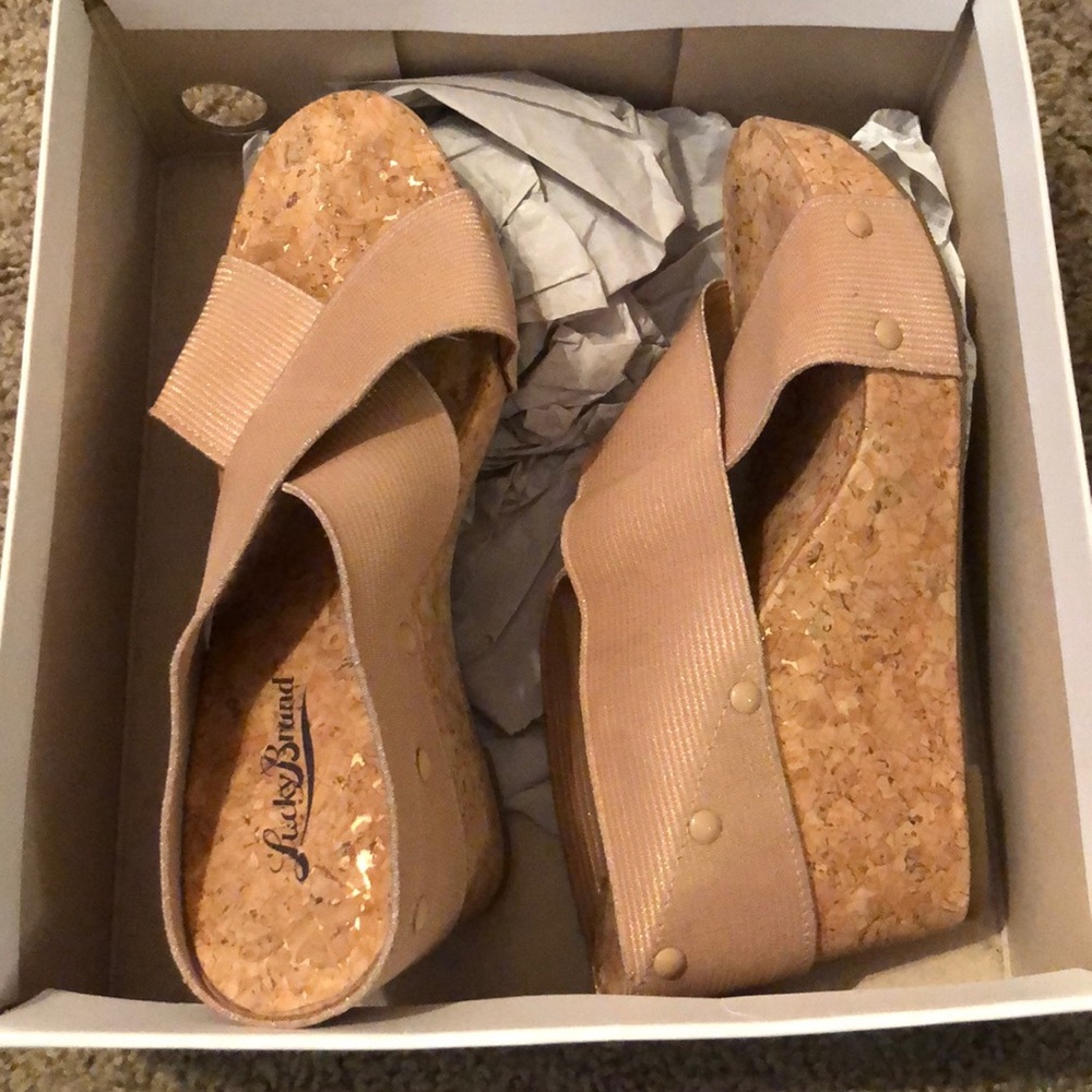 Like new Wedges